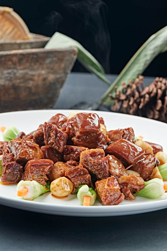 红烧养殖带皮鹿五花肉图片