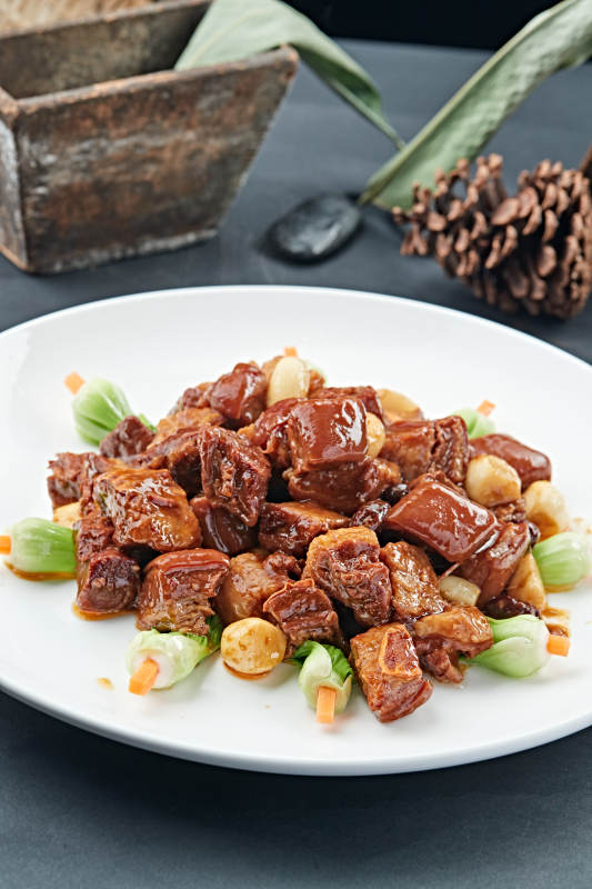 红烧养殖带皮鹿五花肉图片