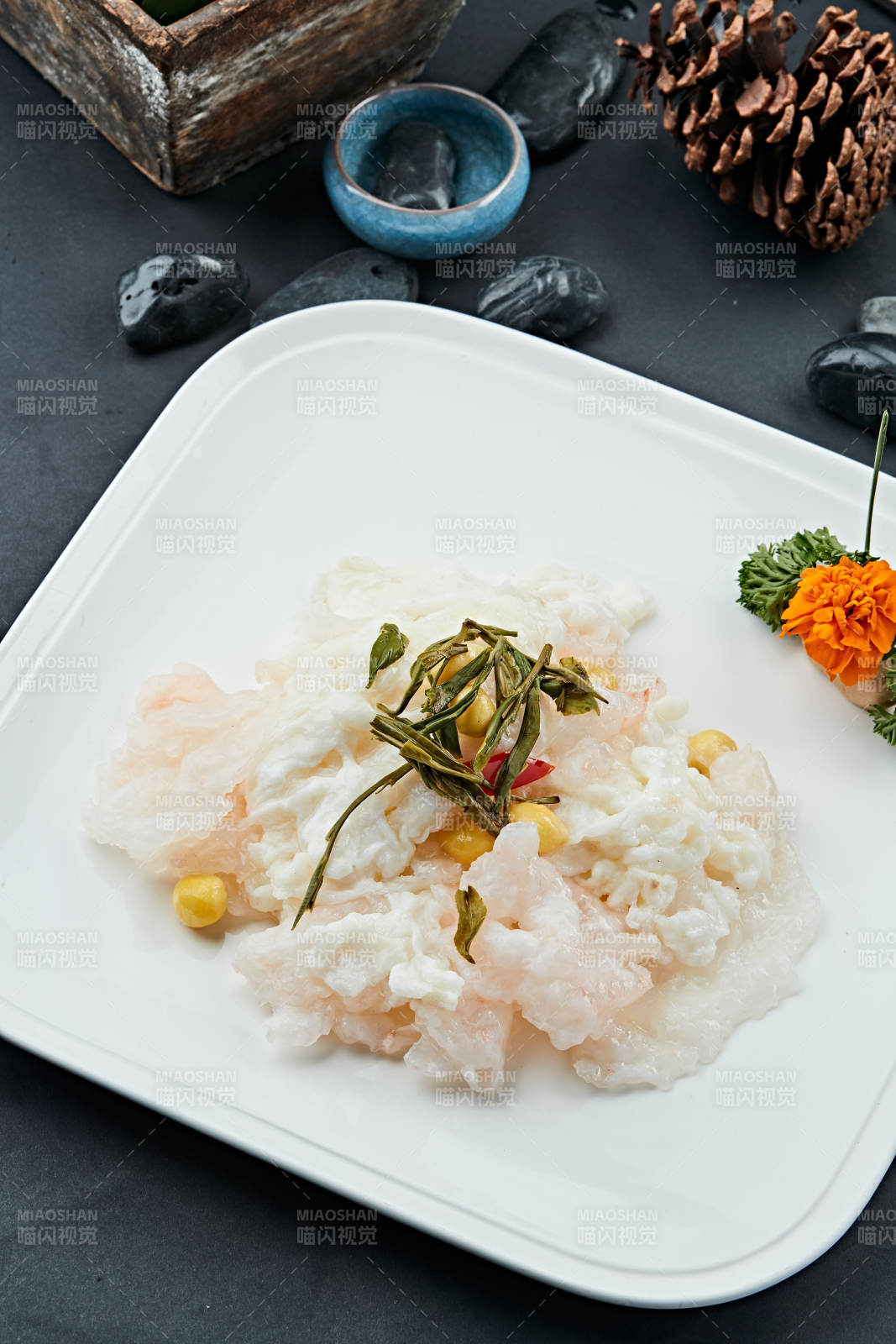 龙井银杏芙蓉蛋清炒大虾仁图片