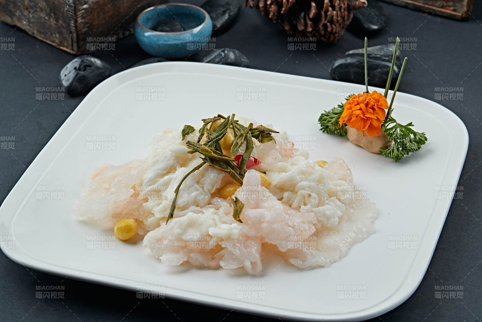 龙井银杏芙蓉蛋清炒大虾仁图片