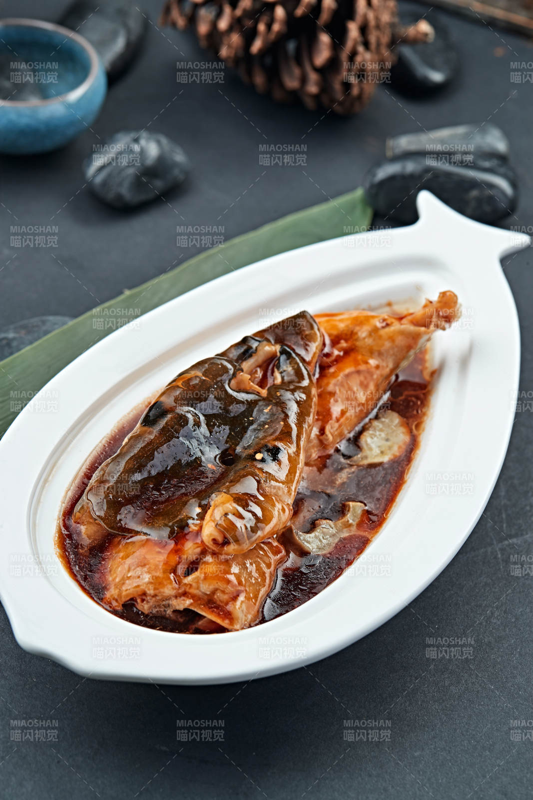 浓汤酱焖小河豚图片