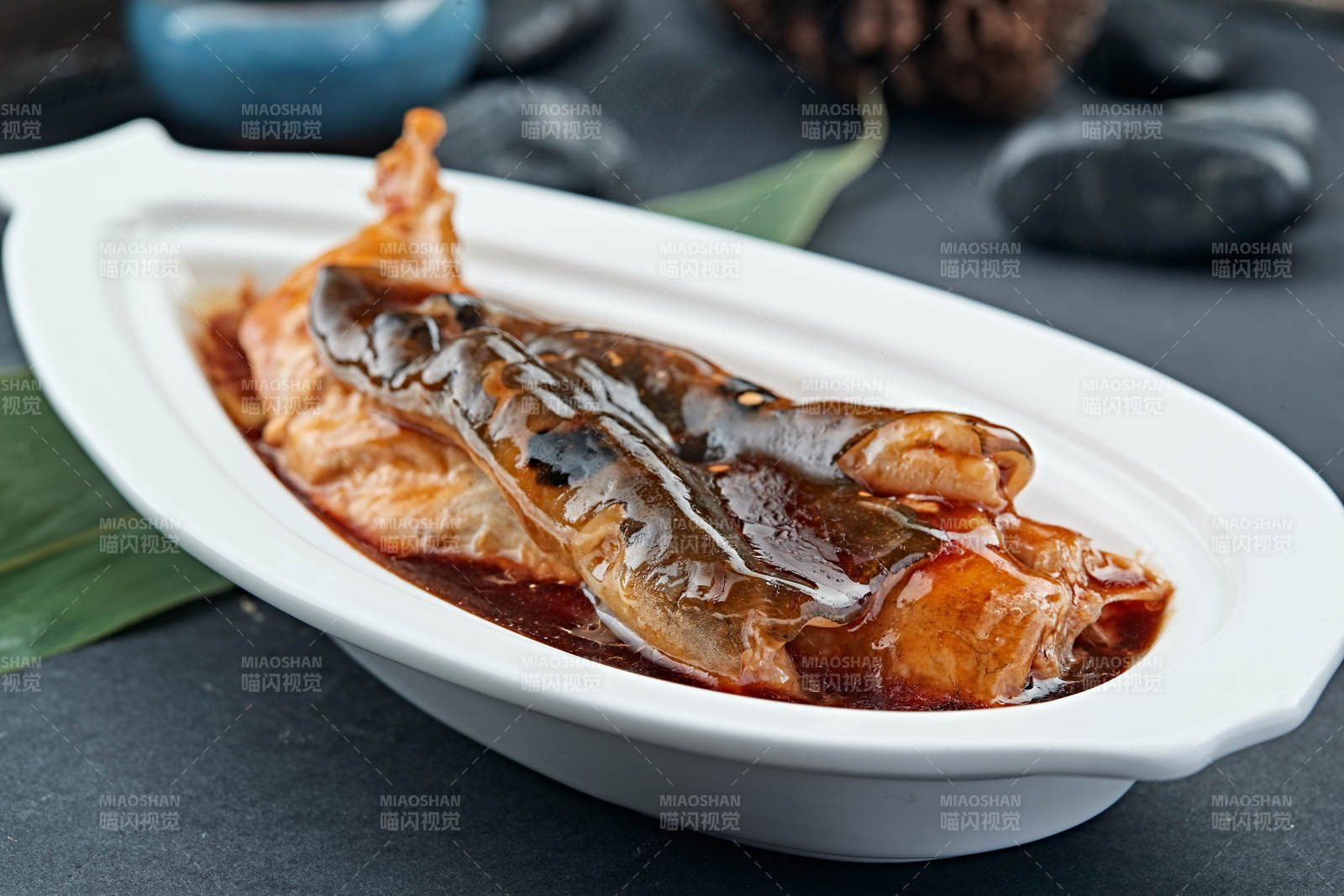 浓汤酱焖小河豚图片