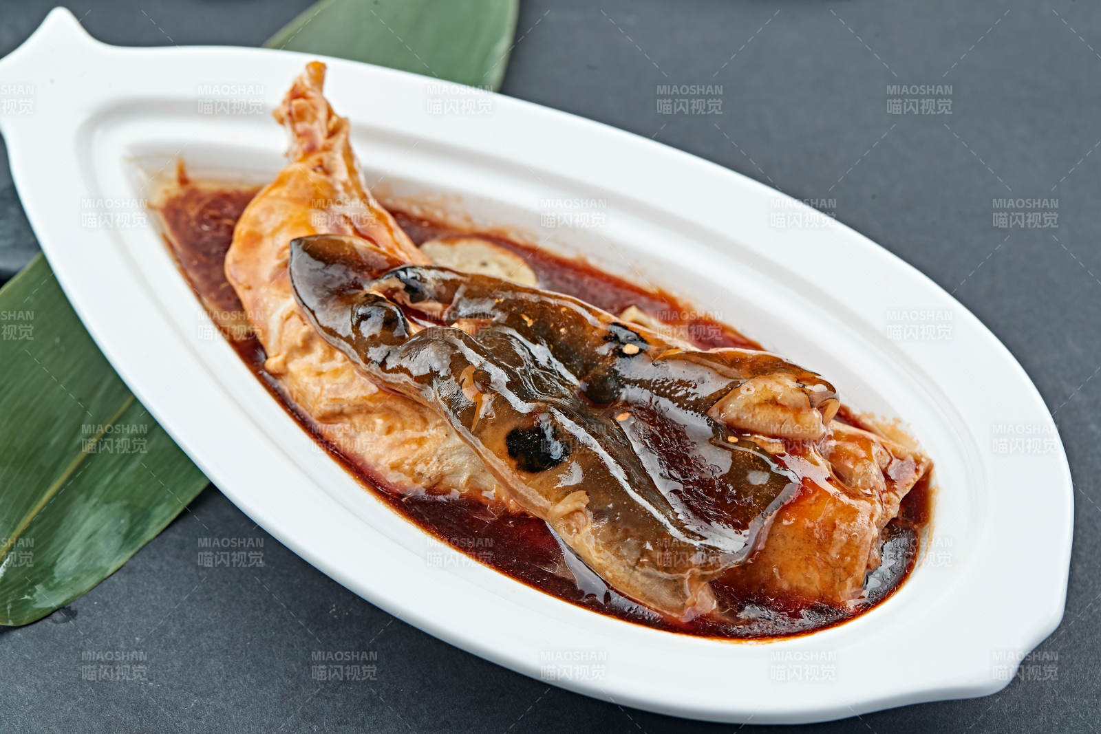 浓汤酱焖小河豚图片