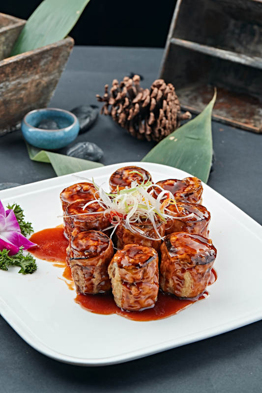 红烧浇汁肉馅茄子卷图片