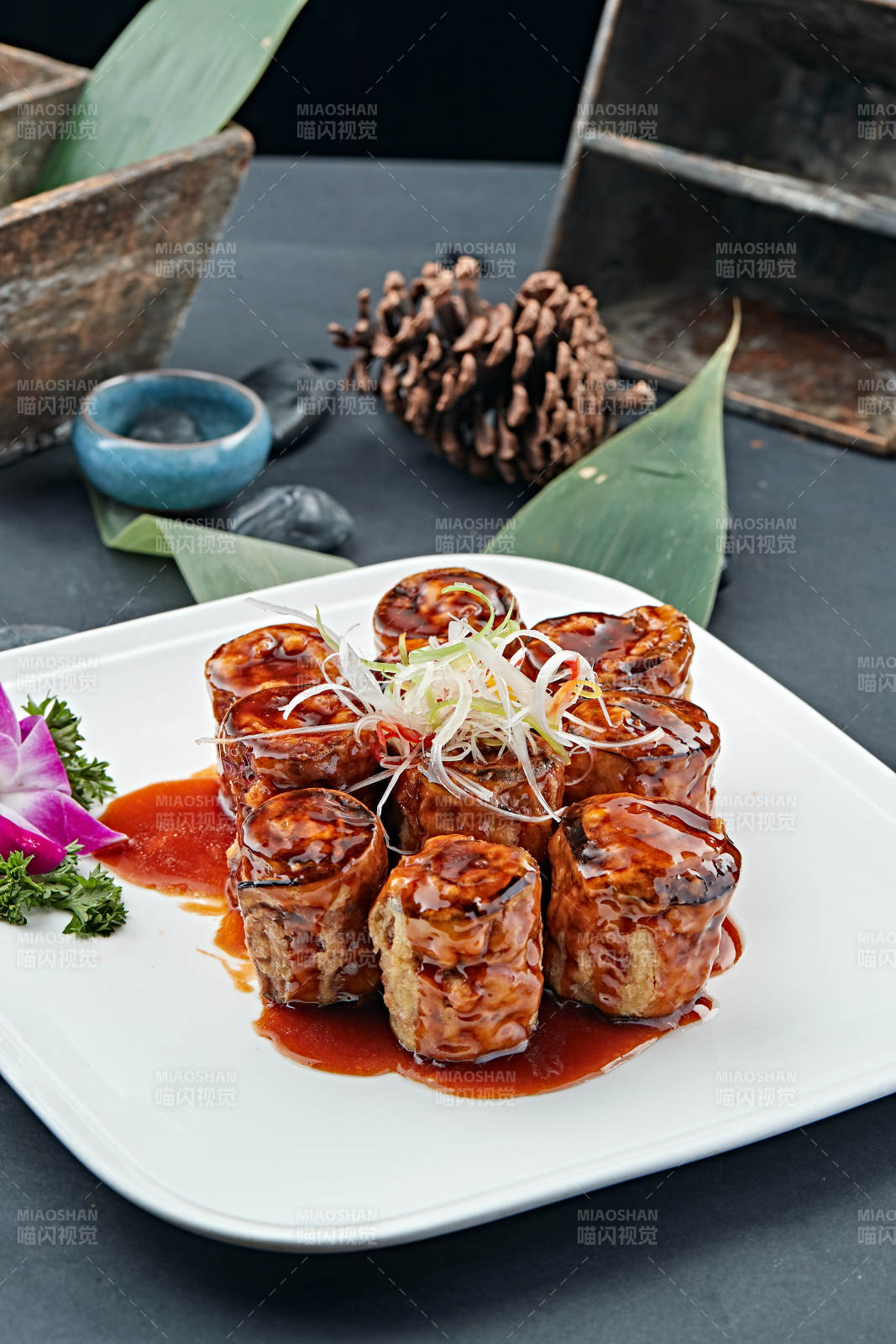 红烧浇汁肉馅茄子卷图片