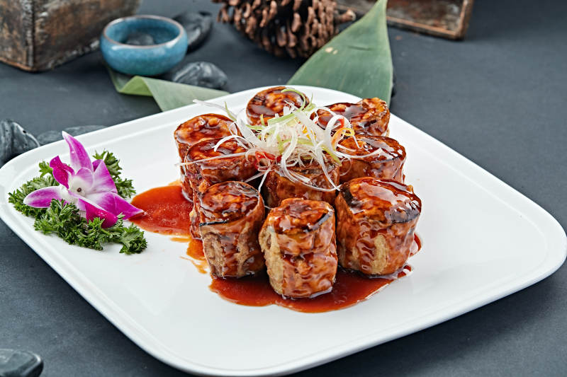 红烧浇汁肉馅茄子卷图片