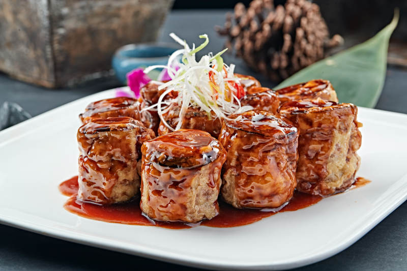 红烧浇汁肉馅茄子卷图片