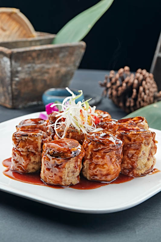 红烧浇汁肉馅茄子卷图片