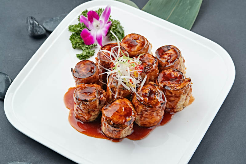 红烧浇汁肉馅茄子卷图片