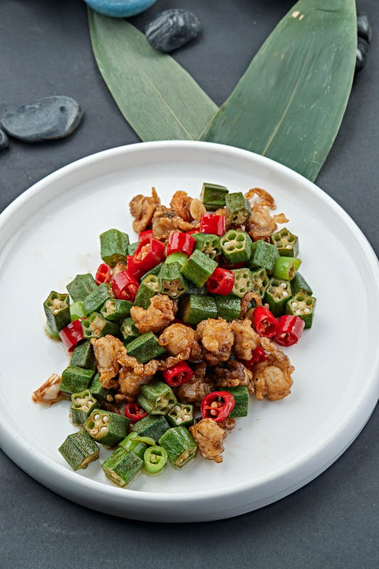 辣子小炒秋葵扇贝丁图片