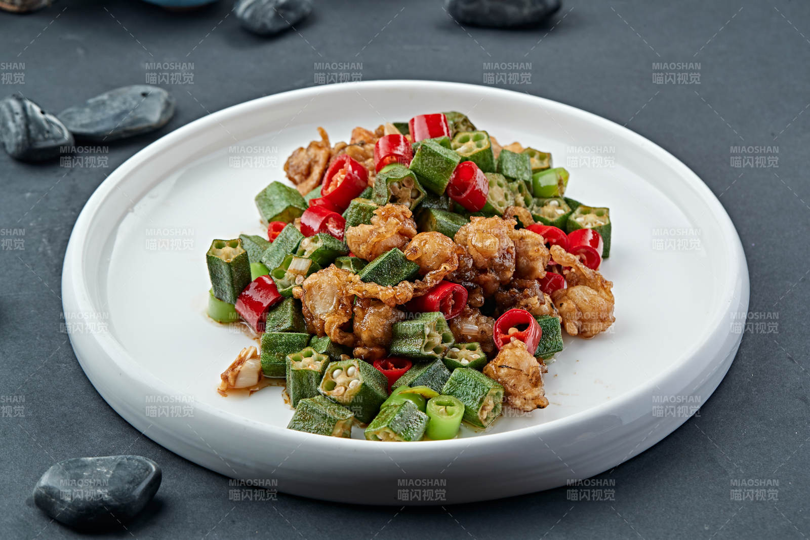 辣子小炒秋葵扇贝丁图片