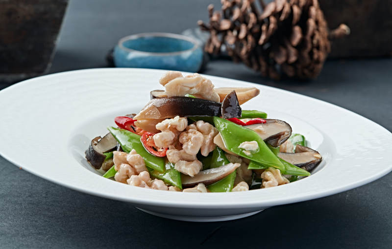 小炒香辣桃仁荷兰豆鸡枞菌图片