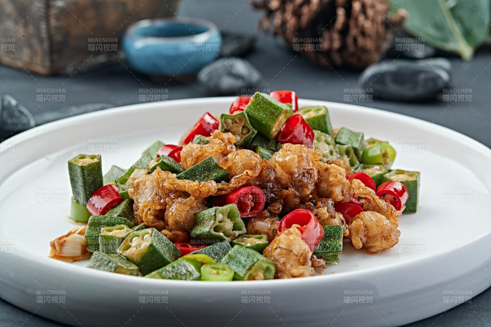 辣子小炒秋葵扇贝丁图片