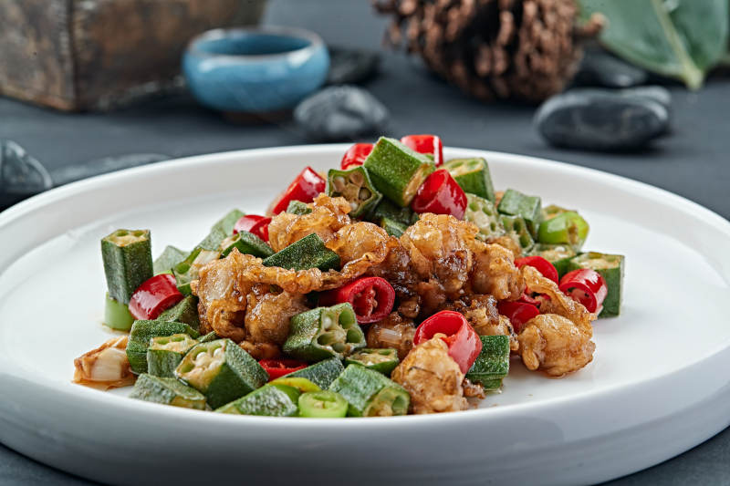 辣子小炒秋葵扇贝丁图片