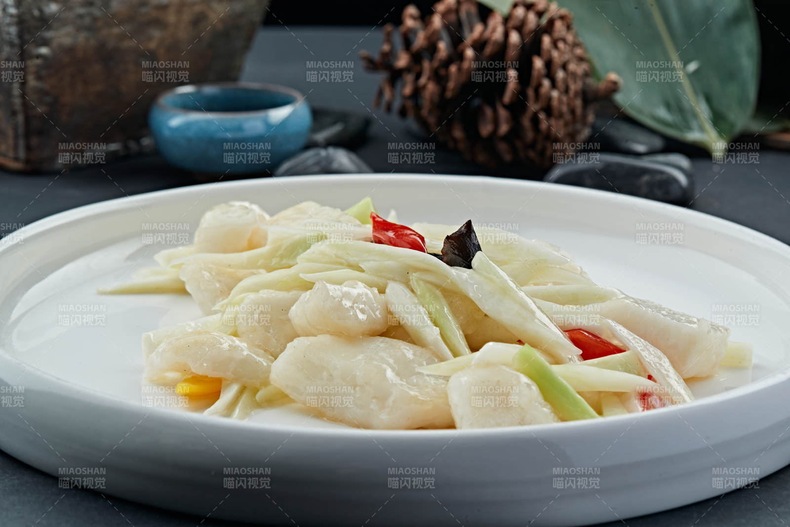 清炒芦笋银鳕鱼图片