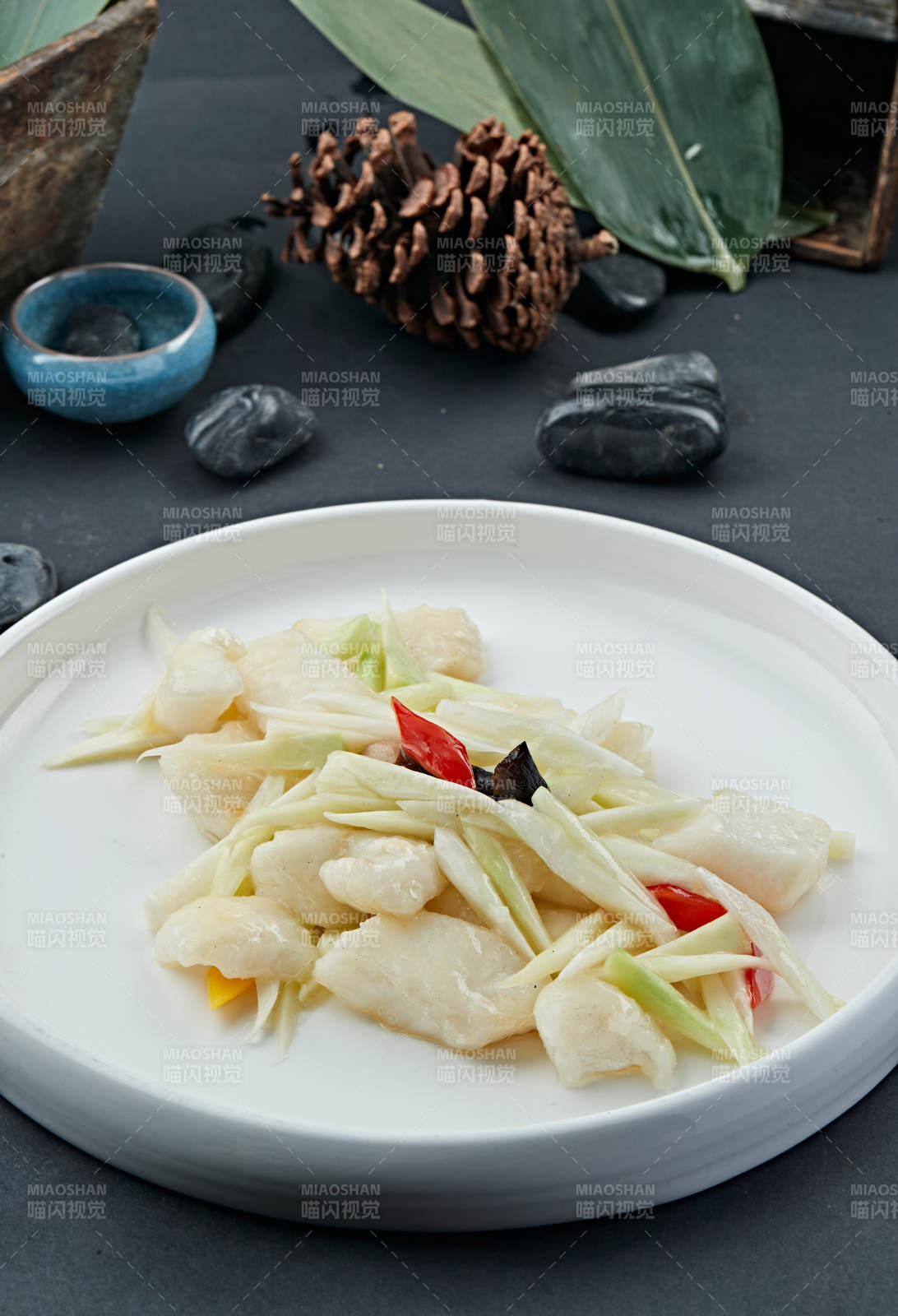 清炒芦笋银鳕鱼图片