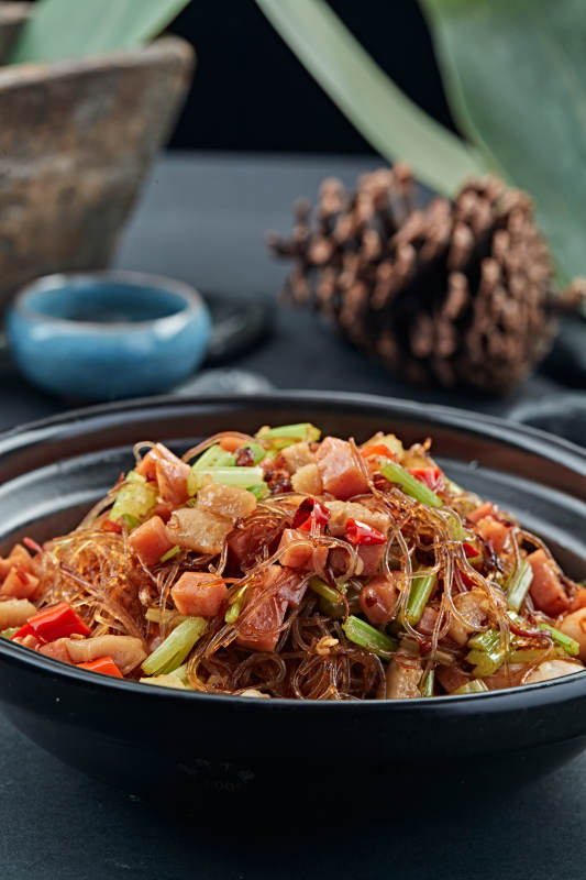 砂锅火腿腊肉水晶粉丝煲图片
