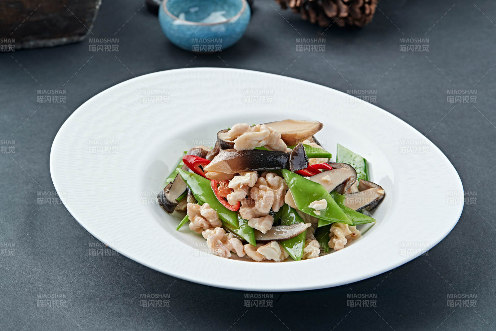 小炒香辣桃仁荷兰豆鸡枞菌图片