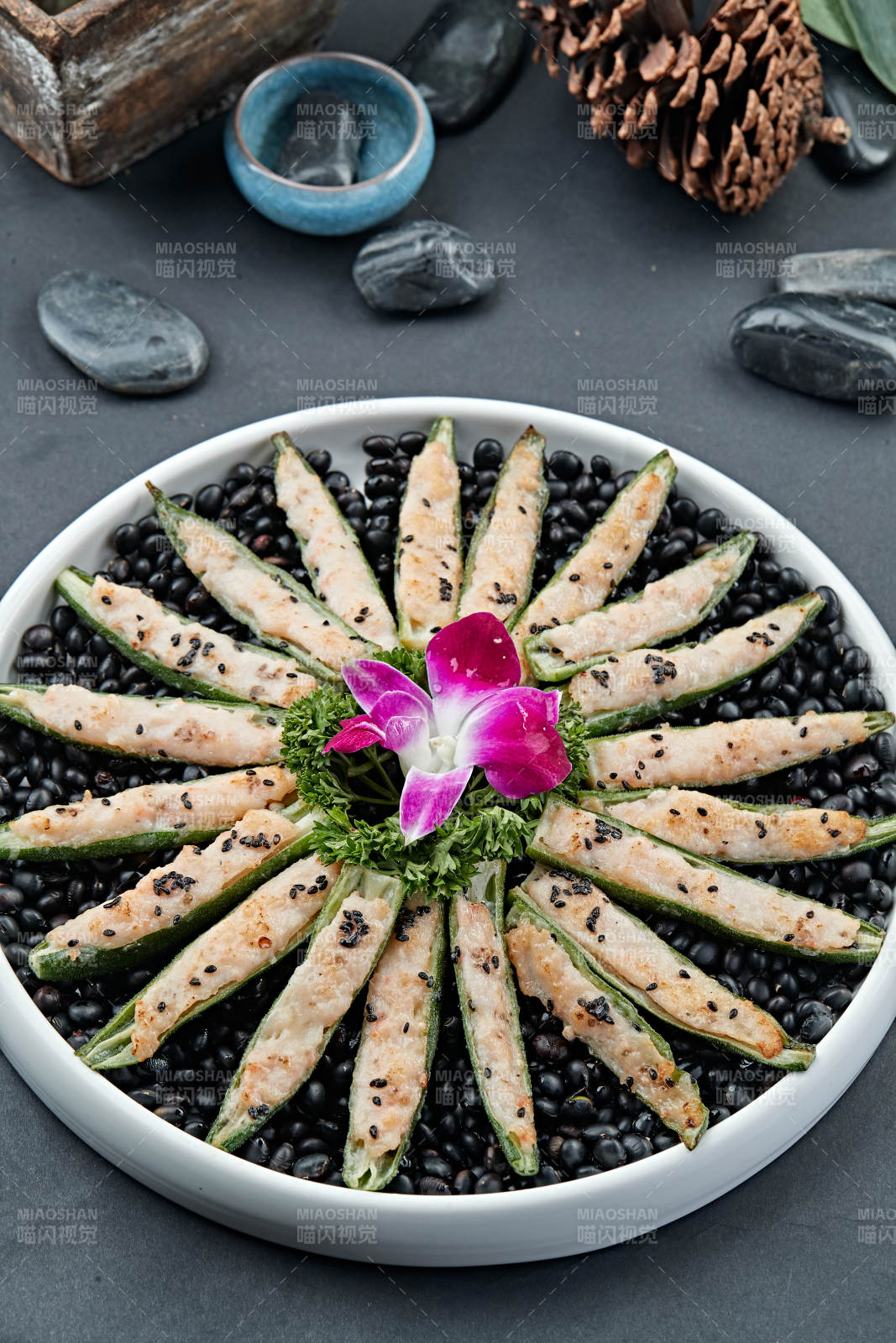 鲜秋葵焗虾泥图片