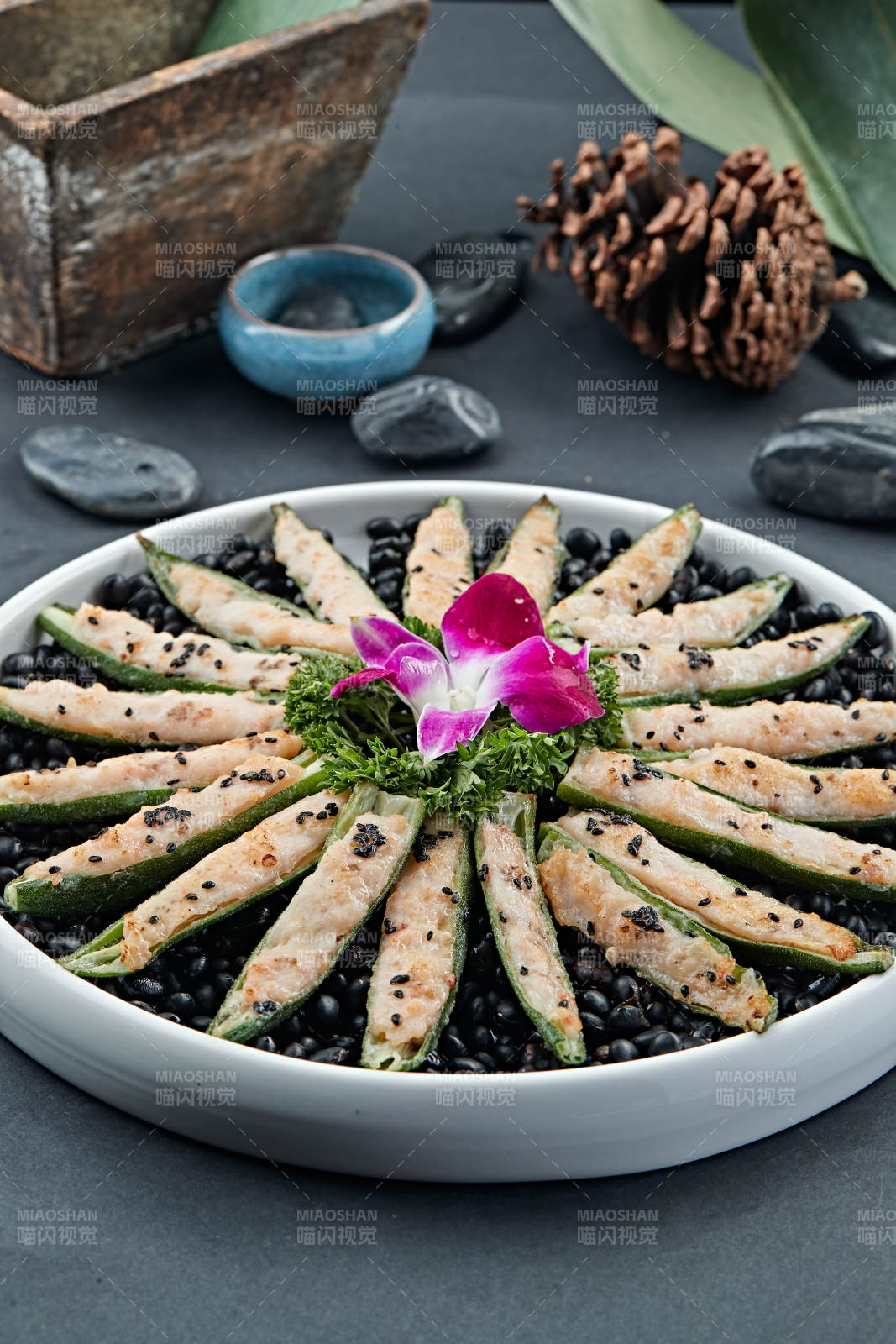 鲜秋葵焗虾泥图片