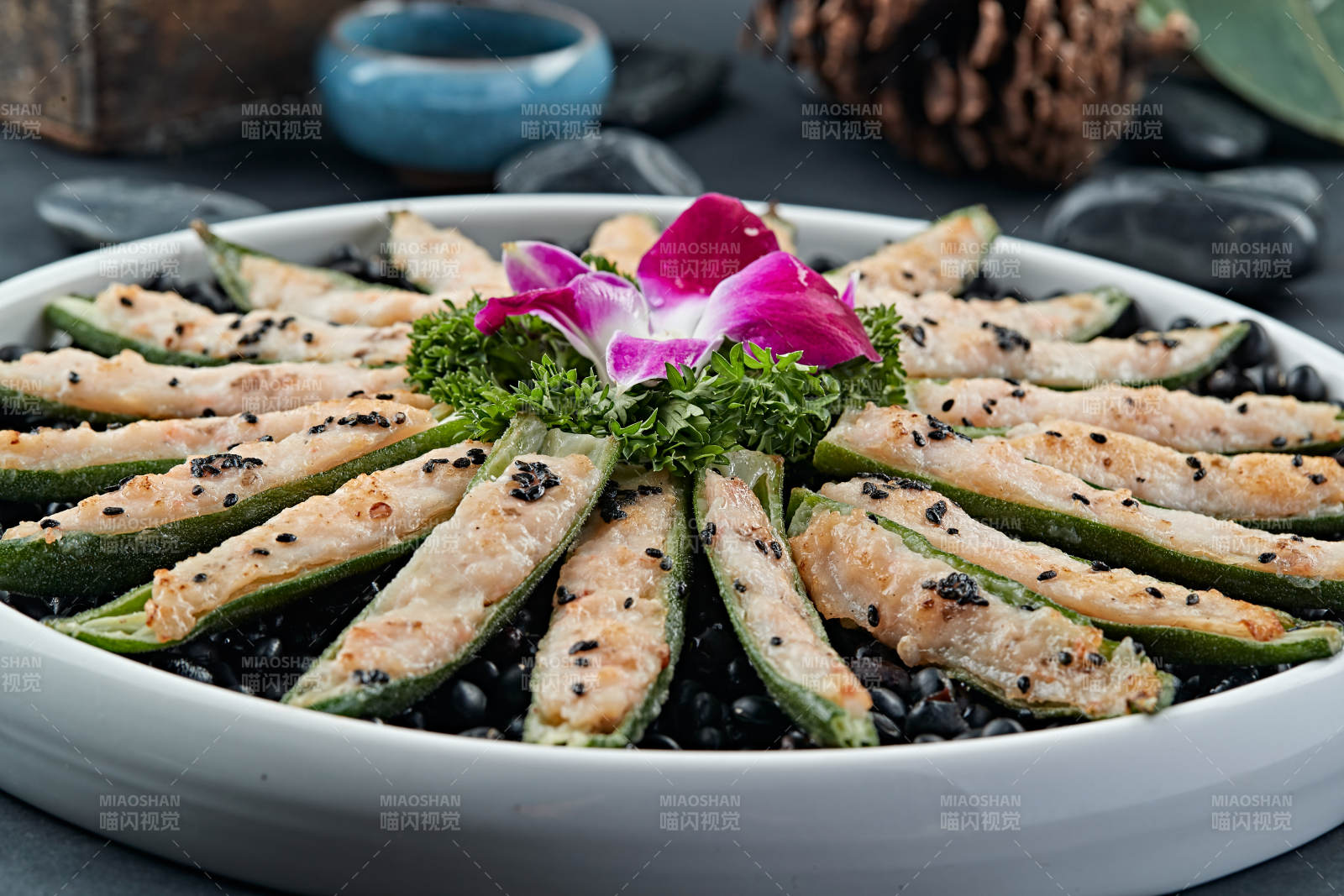 鲜秋葵焗虾泥图片