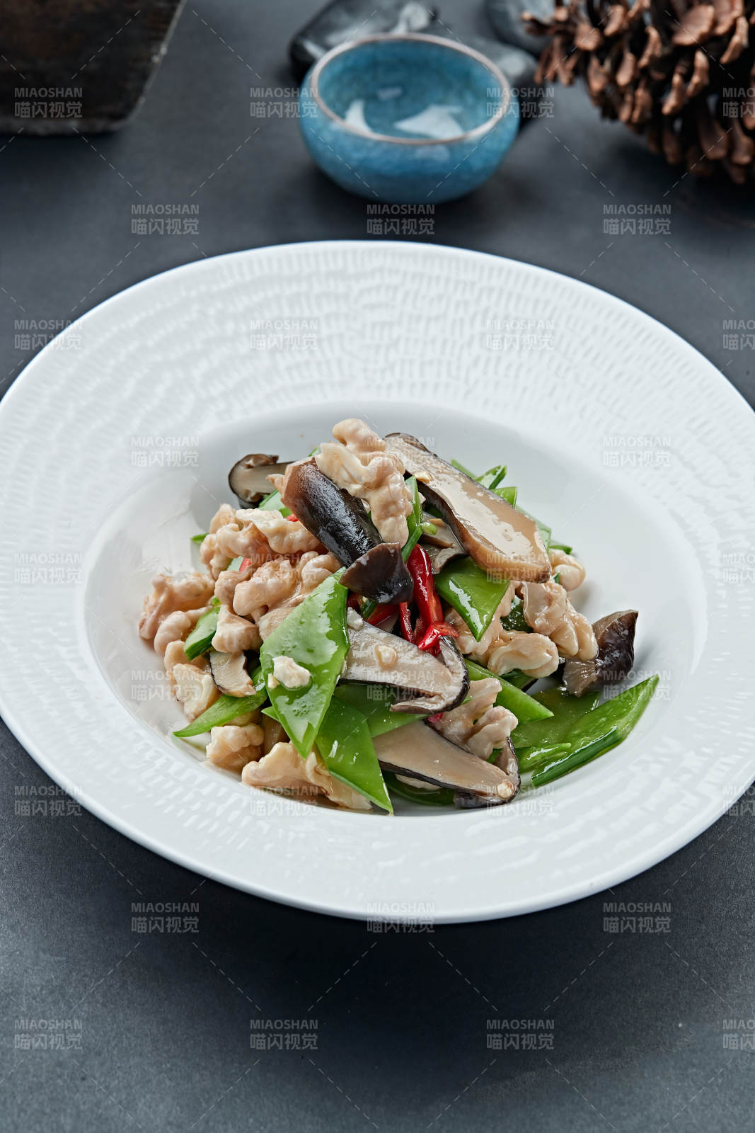 小炒香辣桃仁荷兰豆鸡枞菌图片