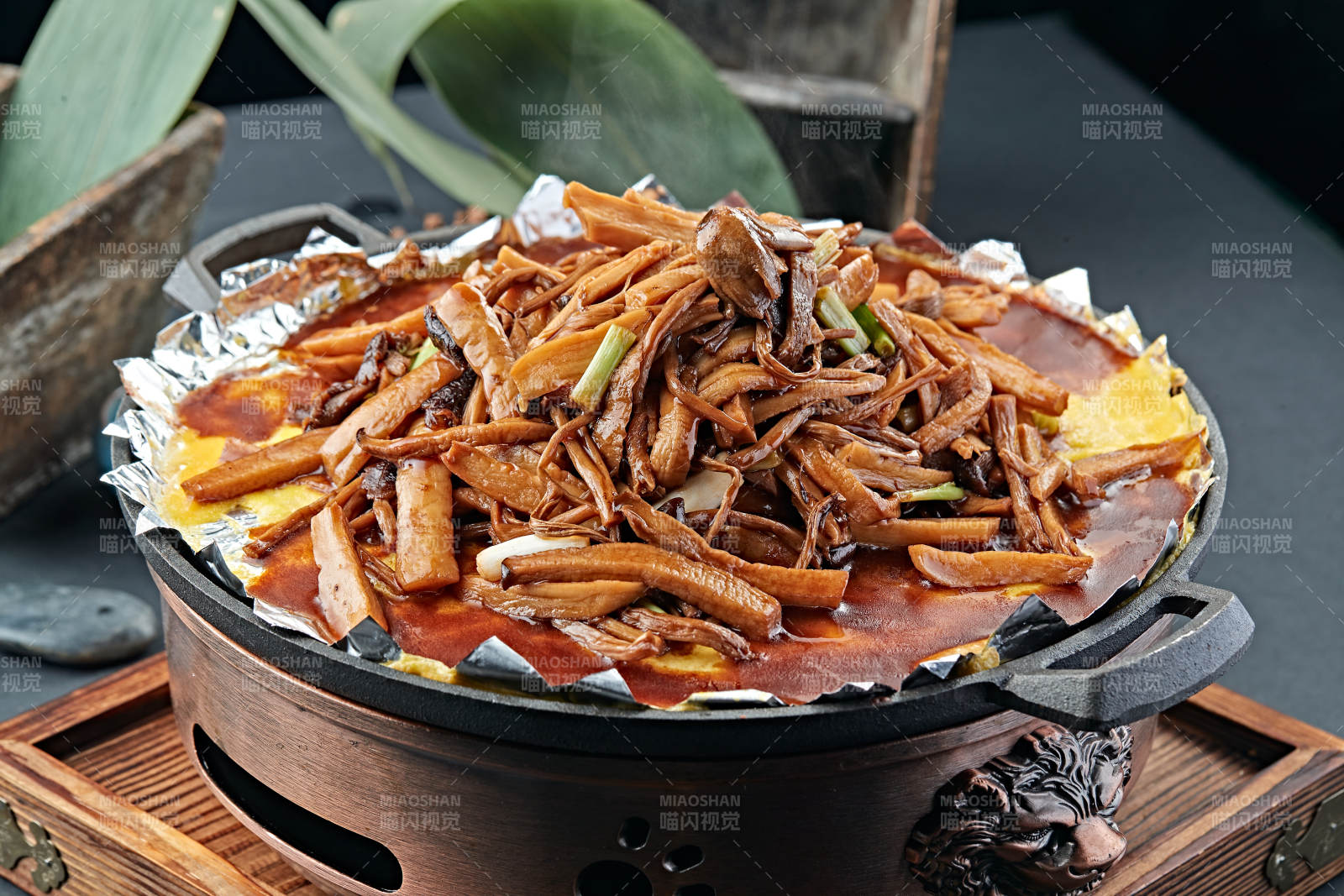 铁板酱香山珍菌图片