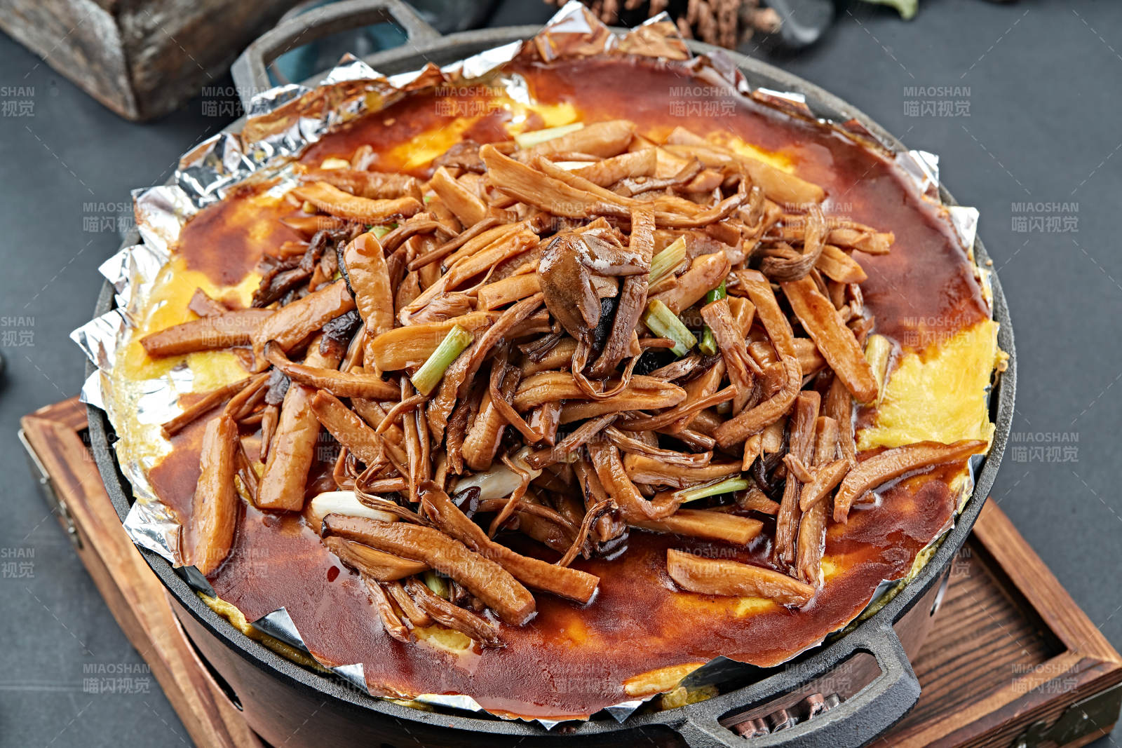 铁板酱香山珍菌图片