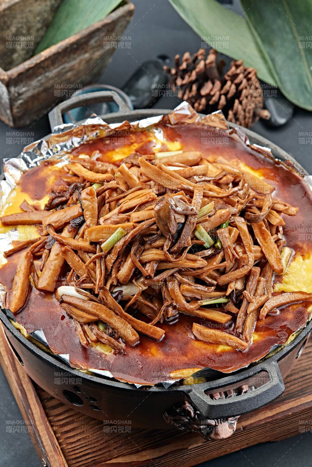 铁板酱香山珍菌图片