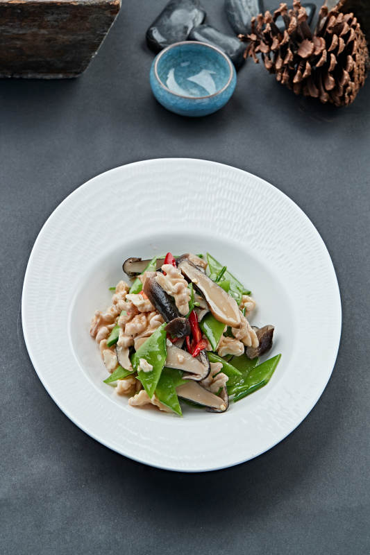 小炒香辣桃仁荷兰豆鸡枞菌图片