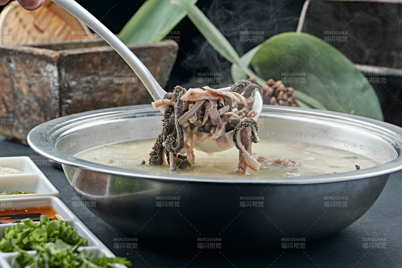 酸汤砂锅羊杂碎图片