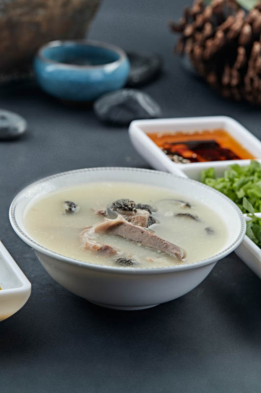 酸汤砂锅羊杂碎图片