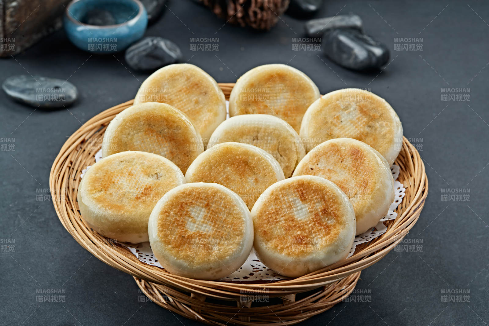 酱羊肉馅烤包子图片