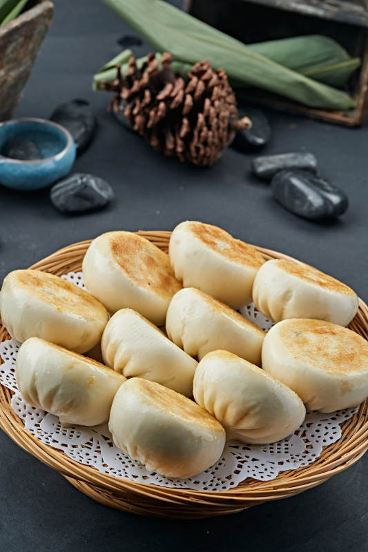 酱羊肉馅烤包子图片