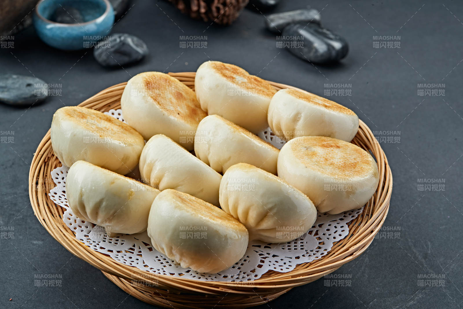 酱羊肉馅烤包子图片