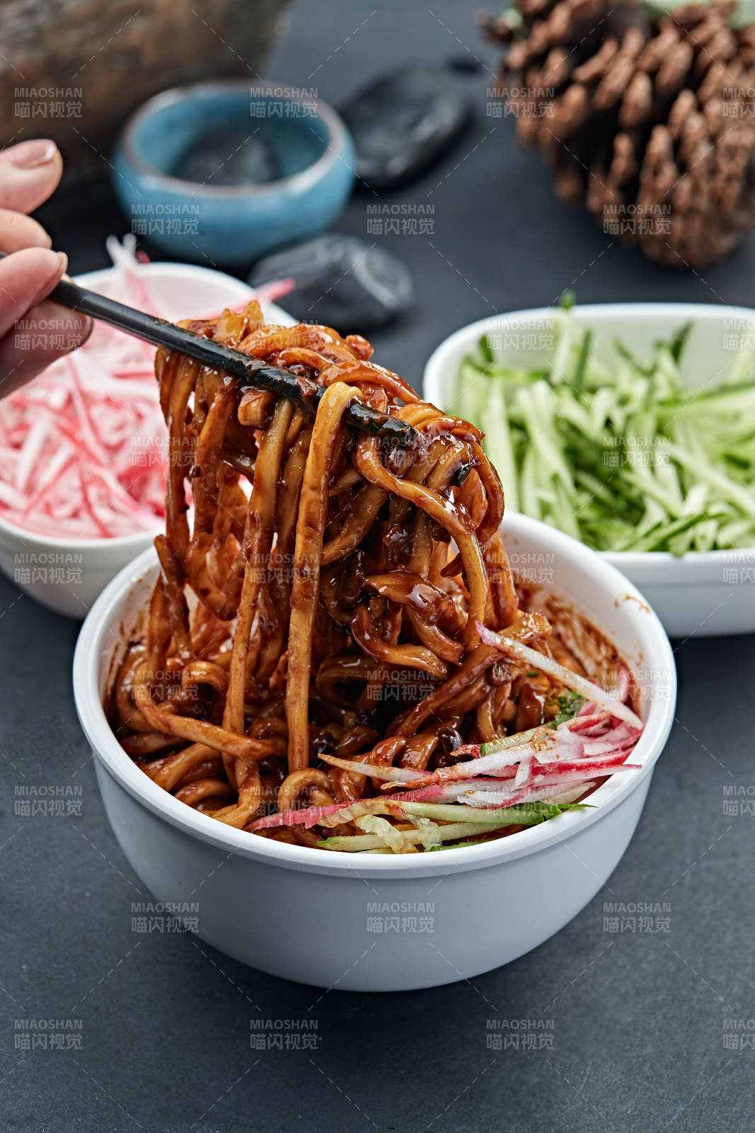 老北京肉丁炸酱面图片