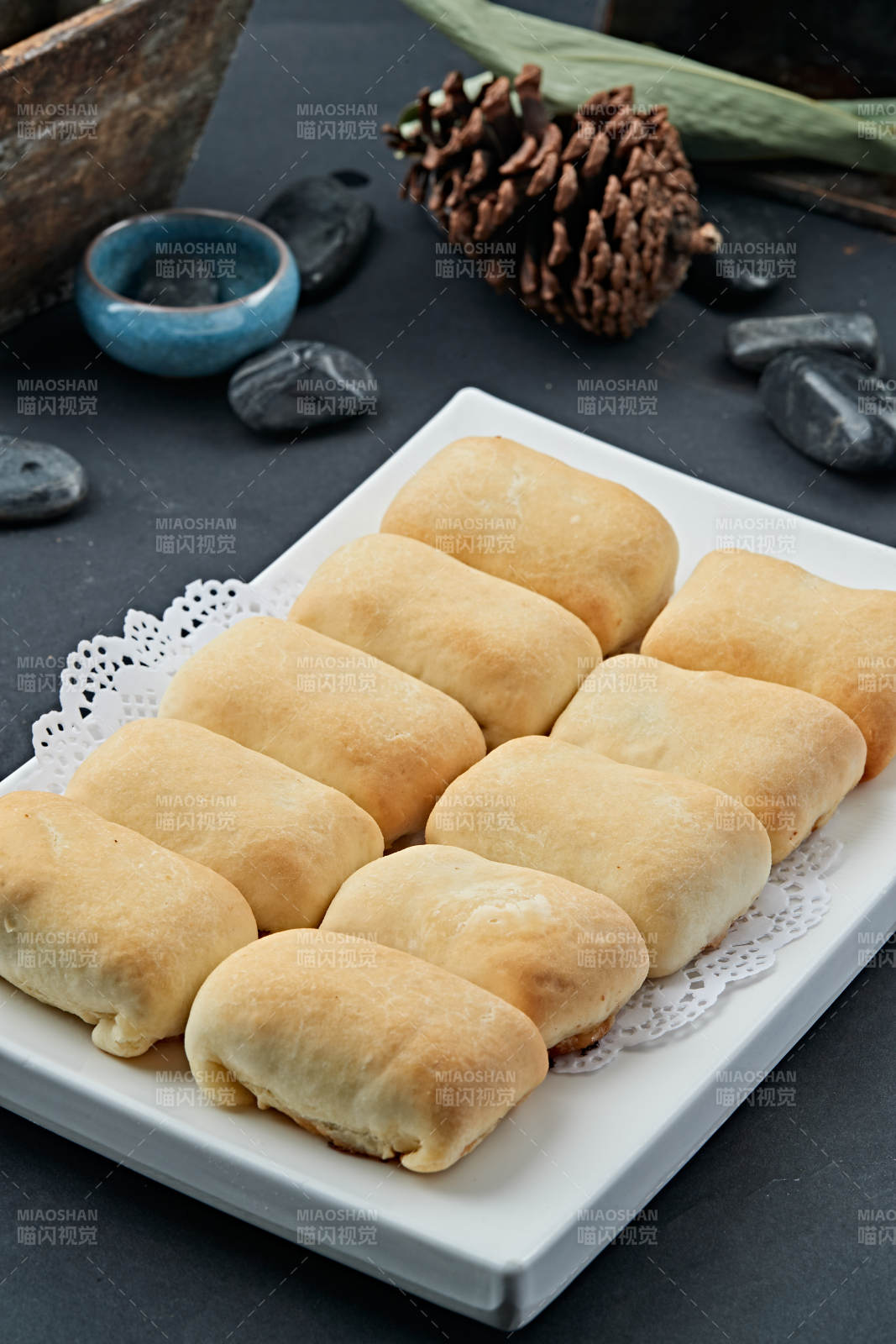 新疆馕坑烤包子图片