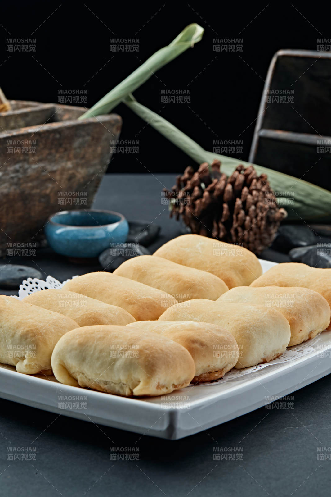 新疆馕坑烤包子图片