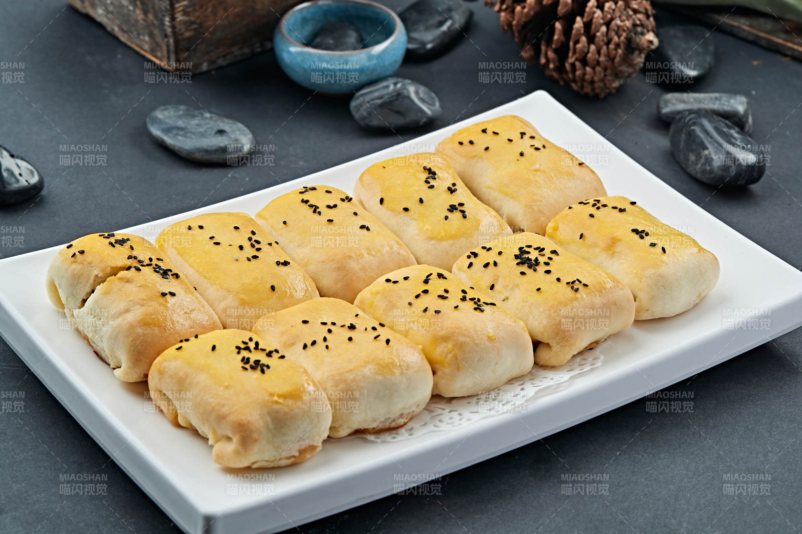 新疆馕坑烤包子图片