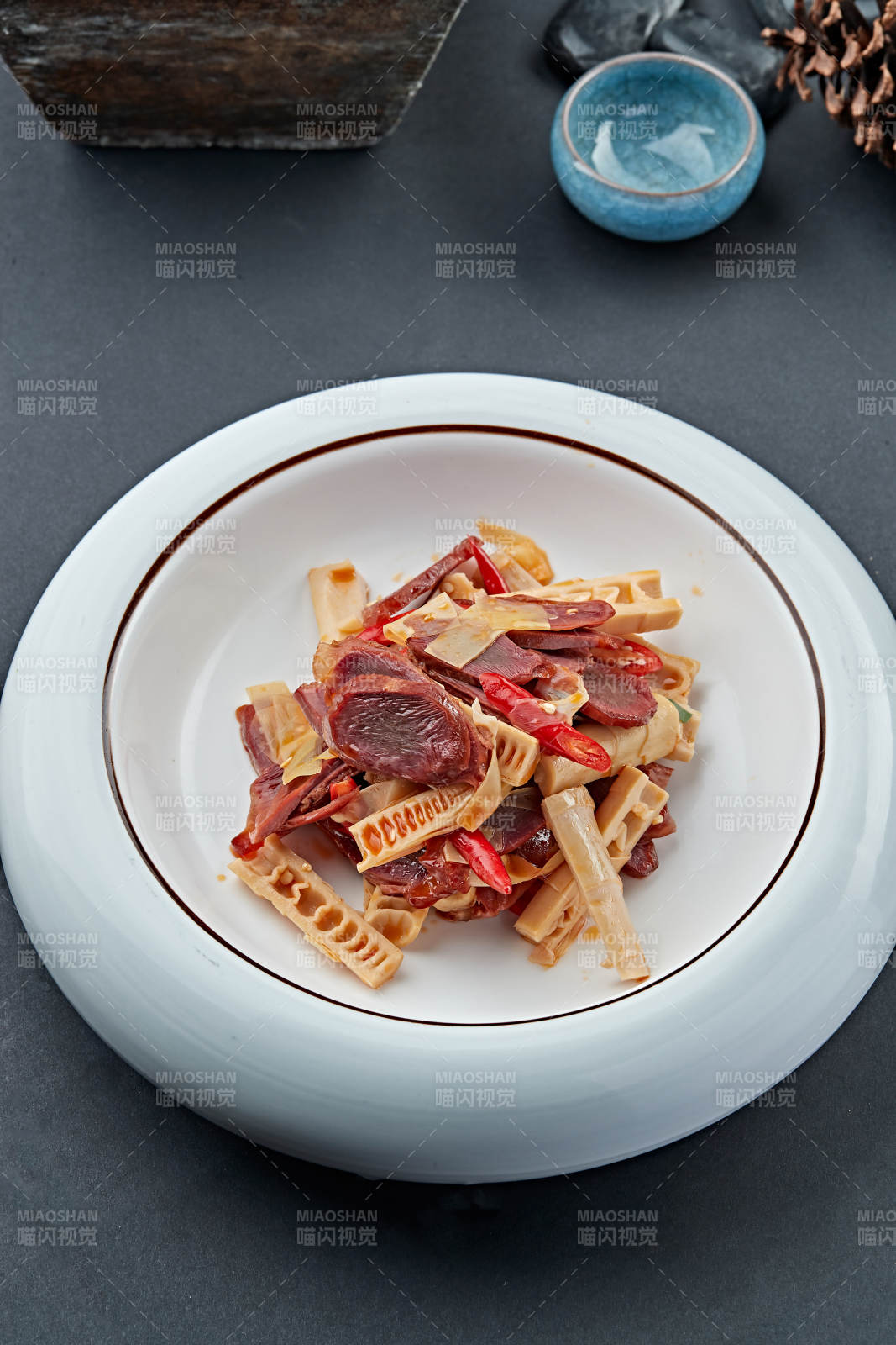 春笋拌鸭胗图片