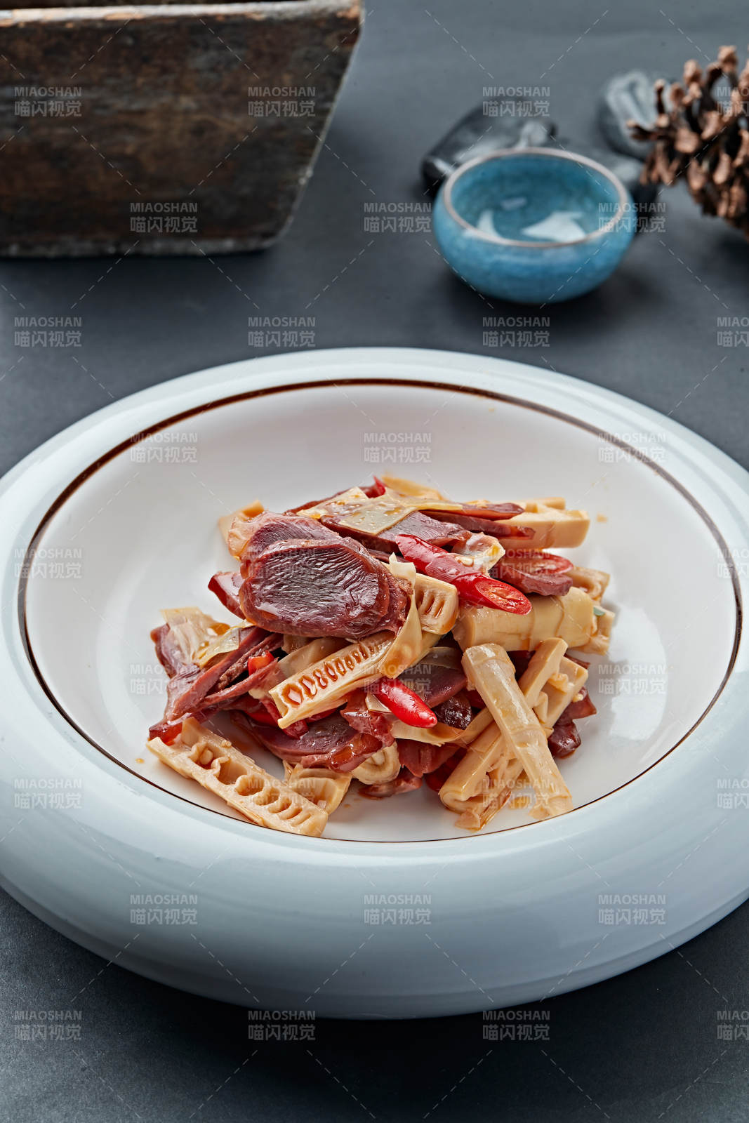 春笋拌鸭胗图片