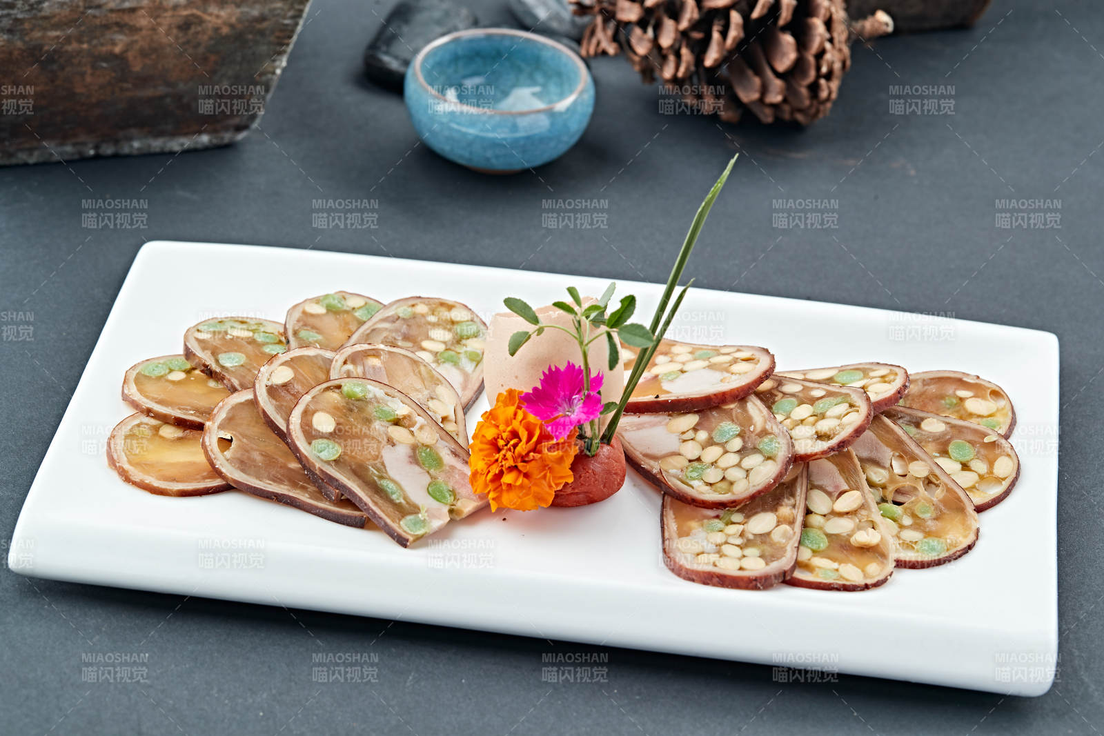 菊花青豆鱿鱼猪耳冻图片