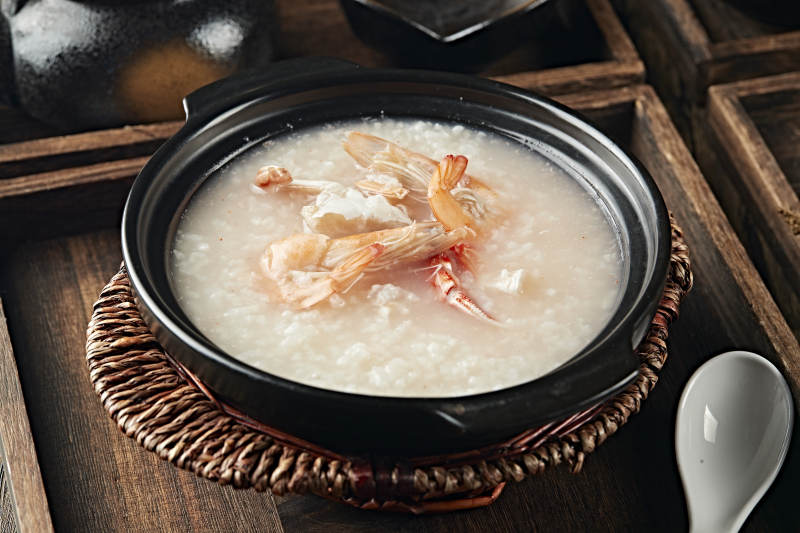 港式砂锅生滚海鲜白粥图片