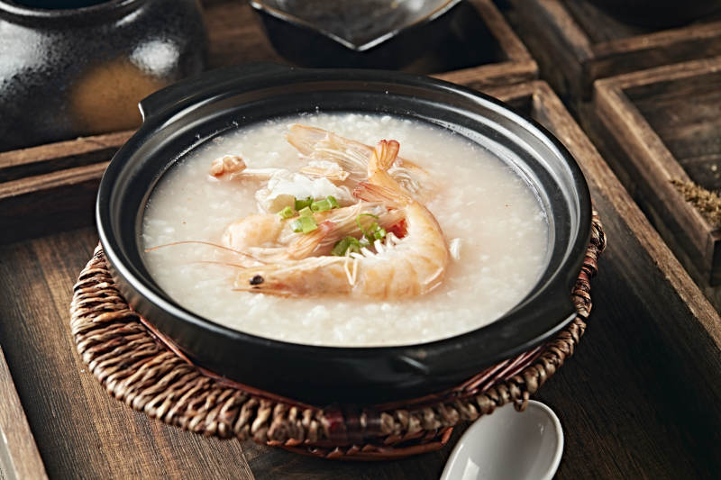 港式砂锅生滚海鲜白粥图片