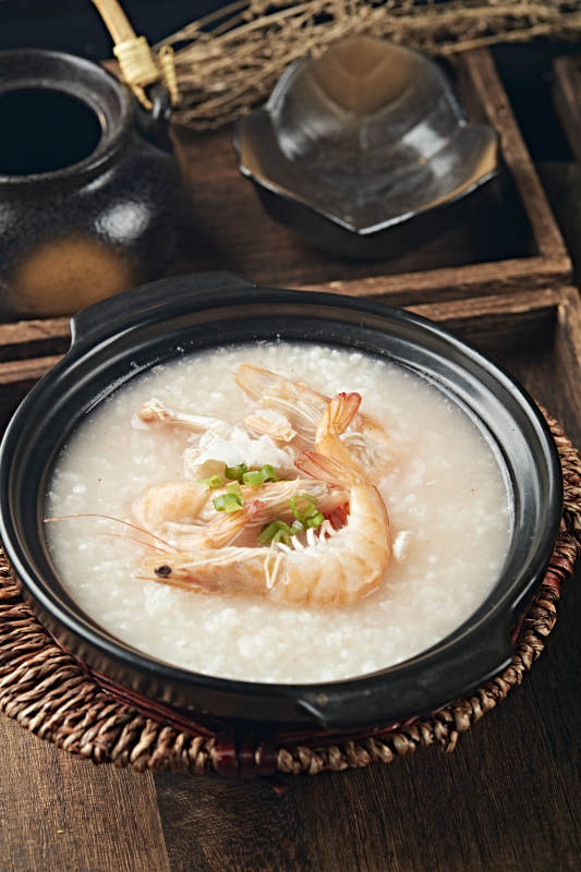 港式砂锅生滚海鲜白粥图片