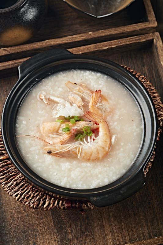 港式砂锅生滚海鲜白粥图片