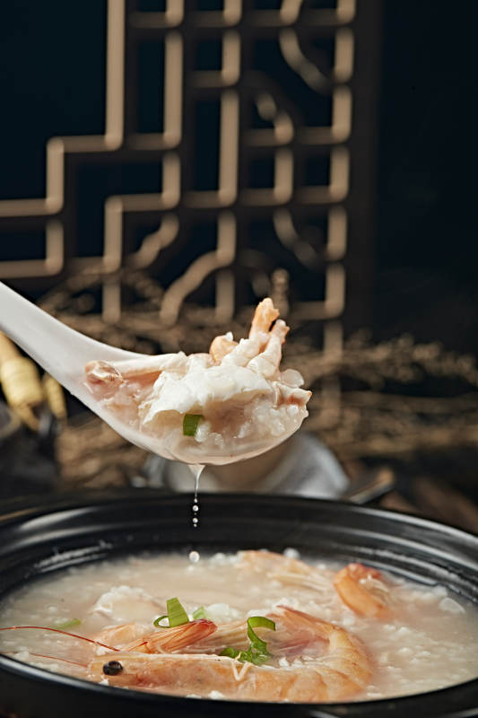 港式砂锅生滚海鲜白粥图片