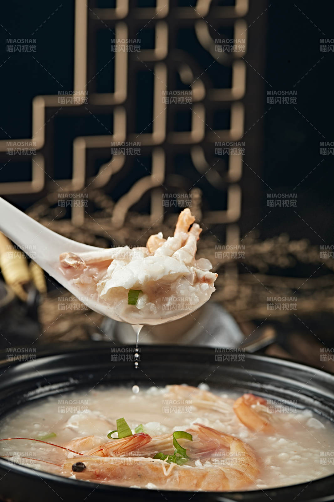 港式砂锅生滚海鲜白粥图片