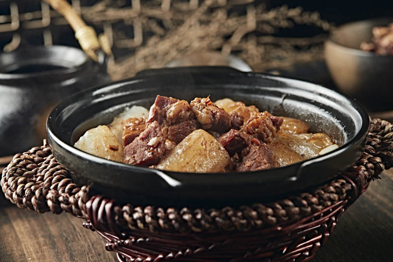 潮汕美食砂锅牛腩煲肠粉图片