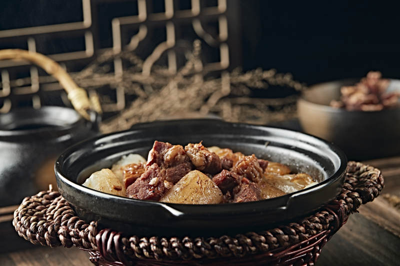 潮汕美食砂锅牛腩煲肠粉图片